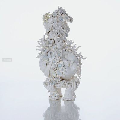 白色抽象雕塑藝術品